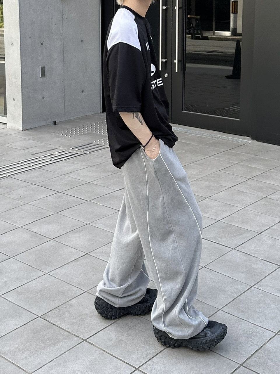 大阪店WEB限定受注制【Chikashitsu +】pigment piping wide sweat pants (2color)