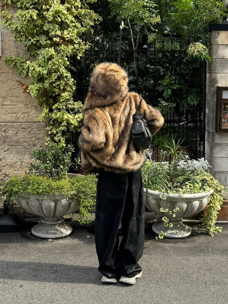 受注制【Chikashitsu +】hooded cropped fur blouson (2color)