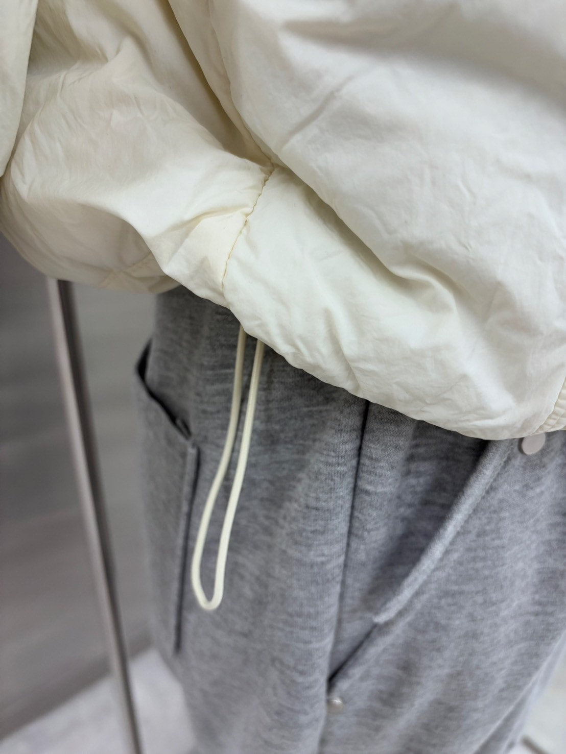 受注制【nmtc +】strap padding hood jacket (2color) / 【エヌエムティーシープラス】ストラップパディングフード長袖ダウンジャケット