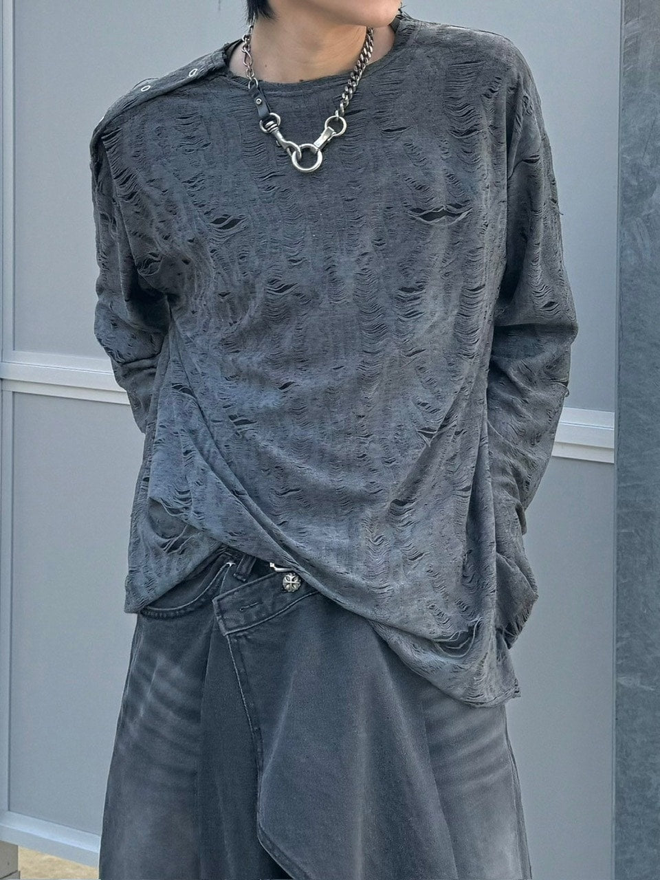 受注制【Chikashitsu +】shoulder button grunge knit (2color)