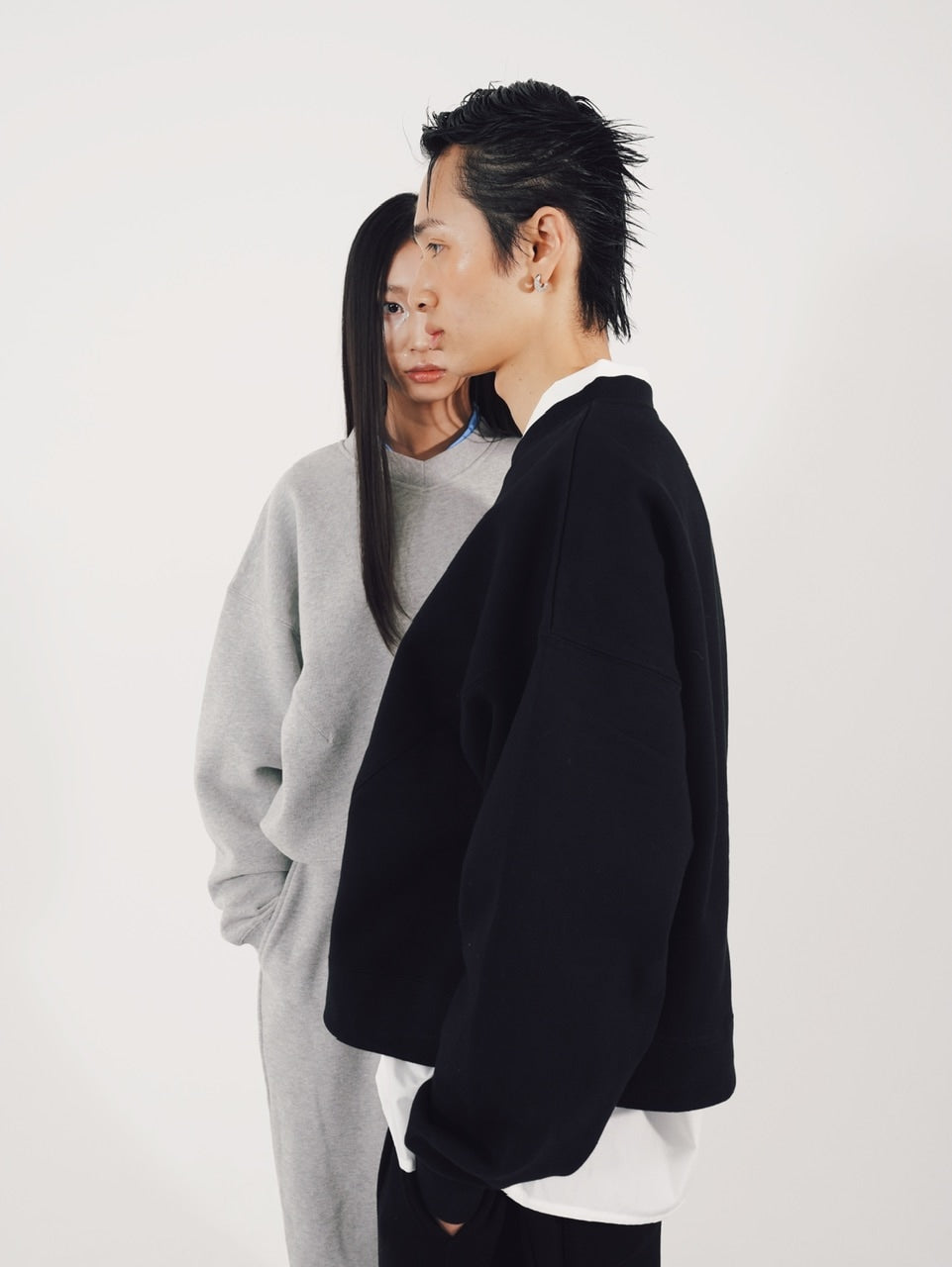 【CS】cropped vneck sweat shirt (black)