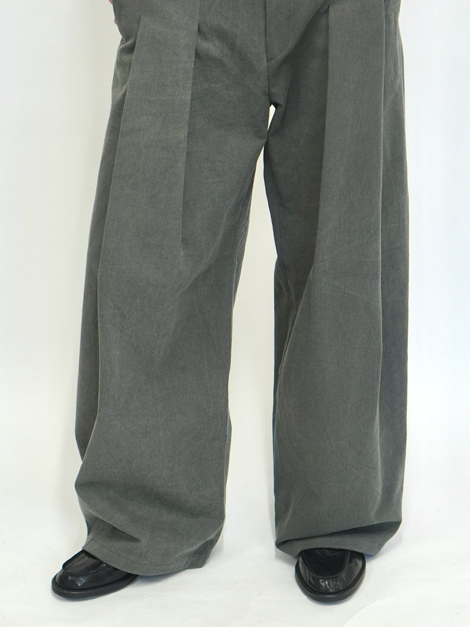 東京店WEB限定受注制【Chikashitsu +】deep tuck cotton wide slacks (3color)