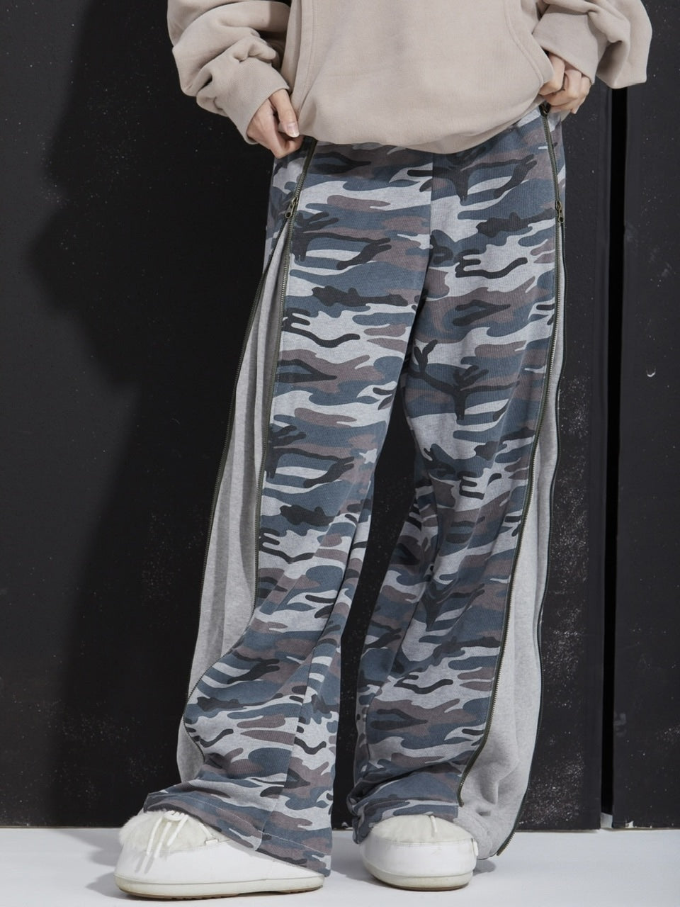 【GATELESS】SIDE ZIP CAMOUFLAGE SWEAT PANTS