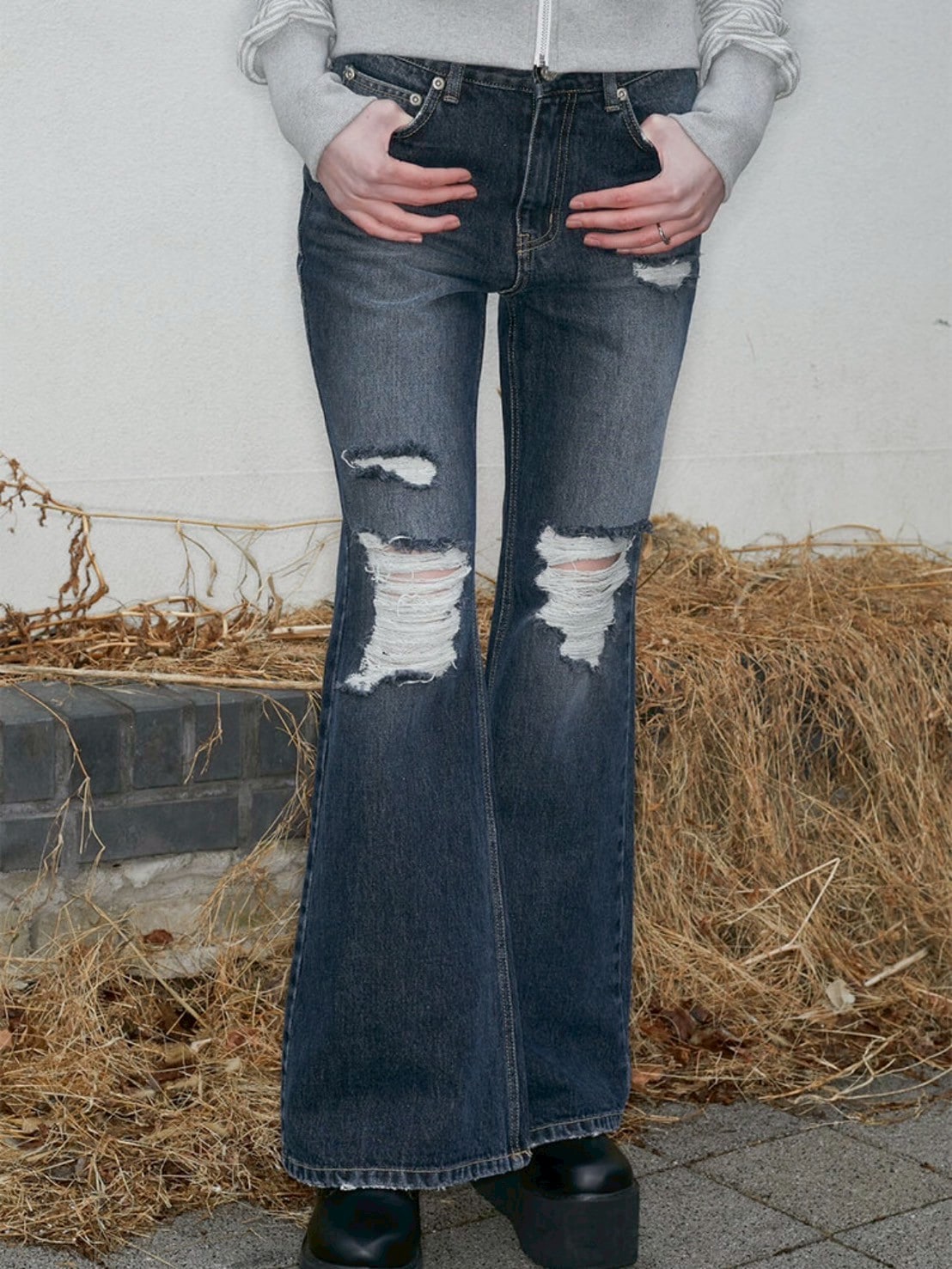 【NOT KNOWING】Destroyed Flared Jean