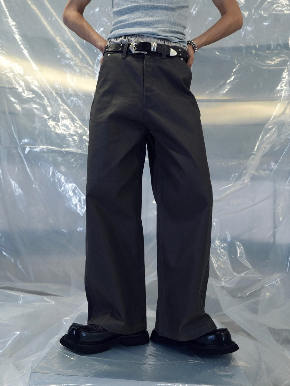 【CS】COATED WIDE DENIM PANTS (CHARCOAL)