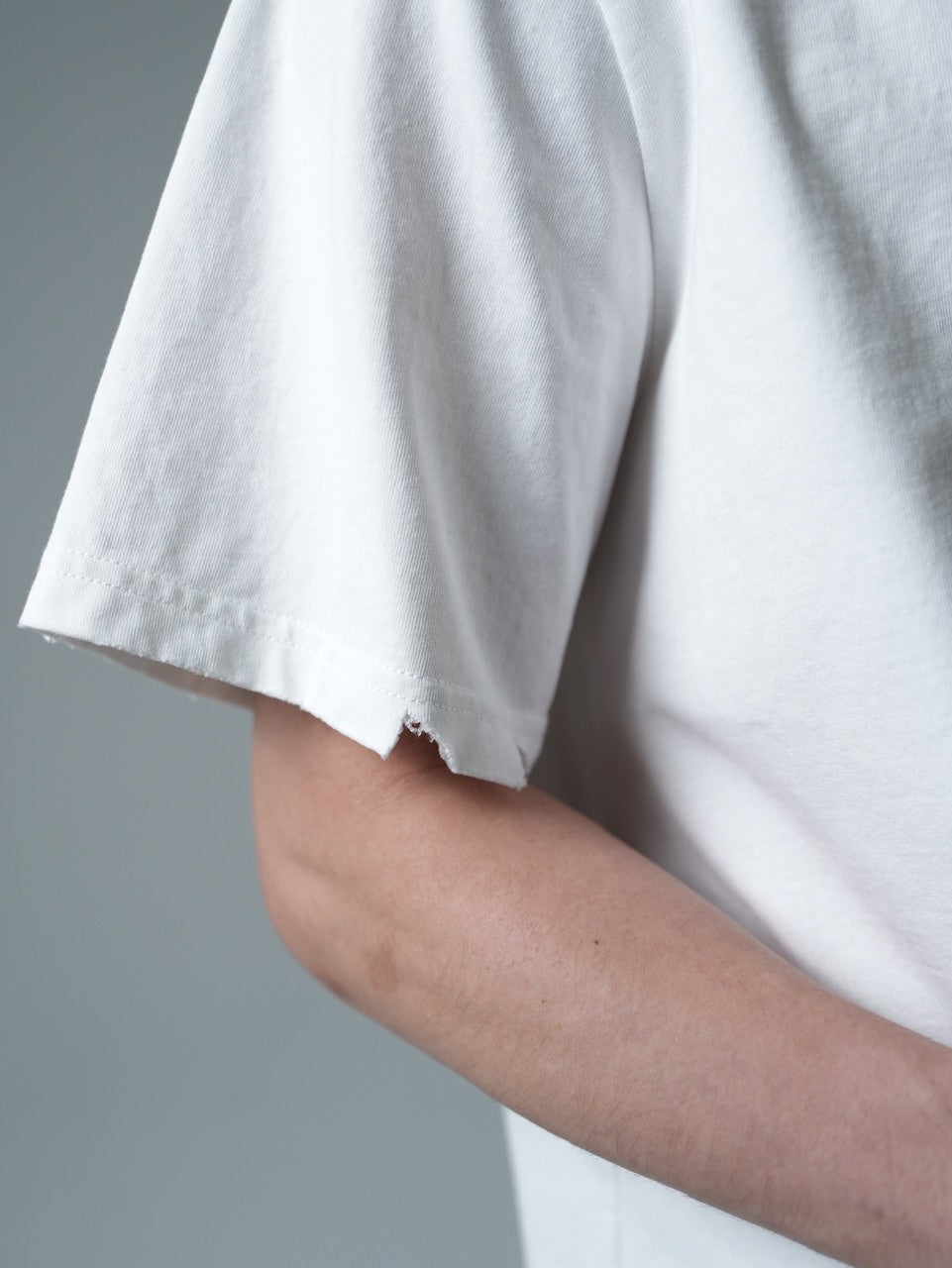 【CHIKASHITSU PLUS HIGH】Destroy skull cat T-shirt (white)