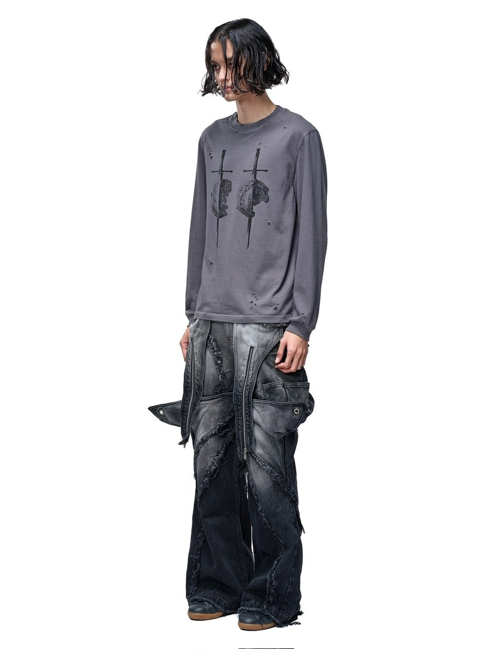 【The Boy Has No Patience】LUMINOUS DAWN SWORD & SHIELD TEE / 【ザボーイハズノーペーシェンス】ソードデザイングラフィックロゴダメージ長袖Tシャツ