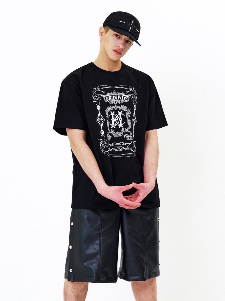 【E RIN AI E】MOON SHORT SLEEVE TEE