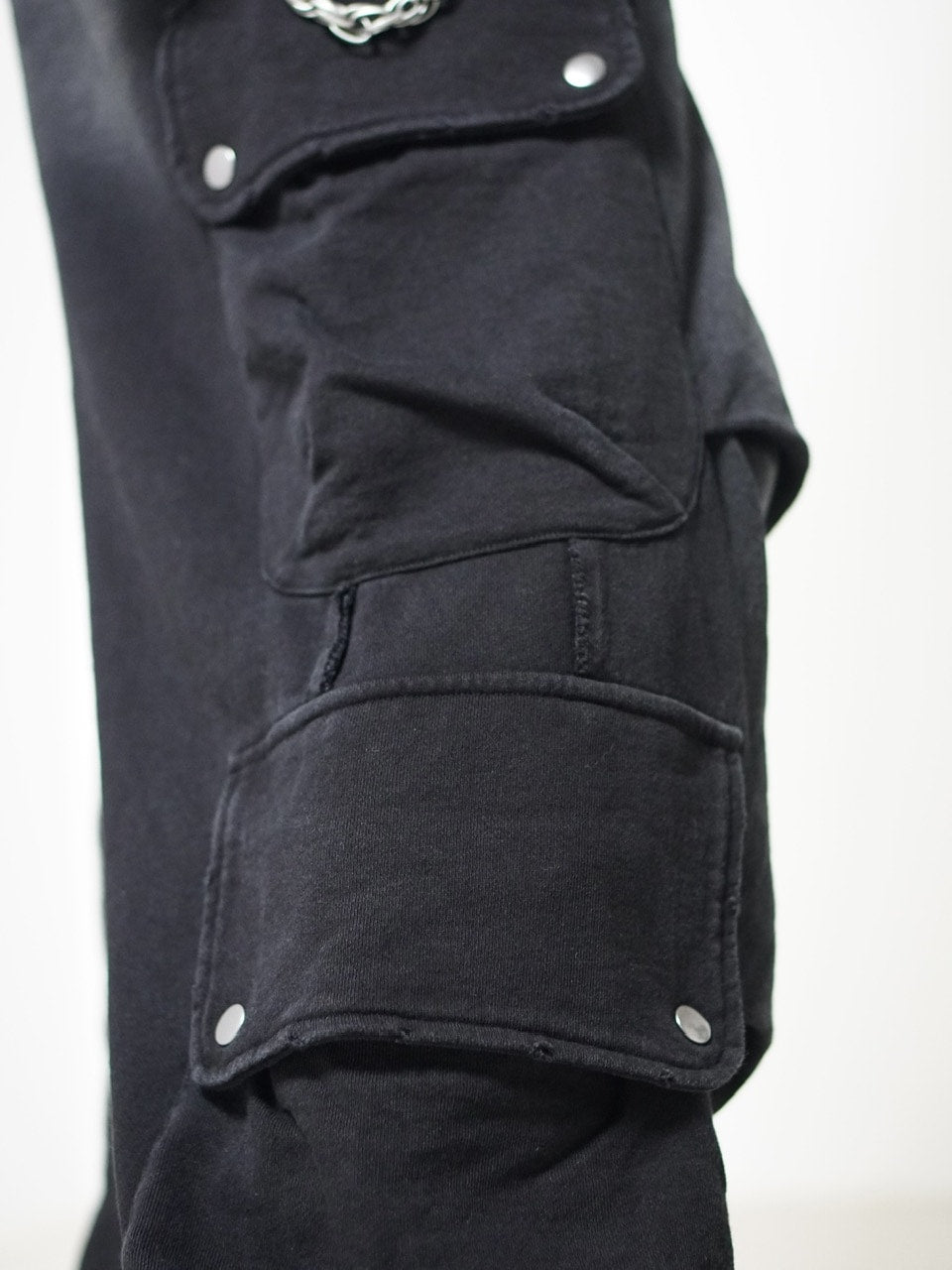 【CHIKASHITSU PLUS HIGH】4 pocket dirty wash sweat cargo pants (wash black) / 【チカシツプラスハイ】マルチポケットダーティーウォッシュスウェットカーゴパンツ