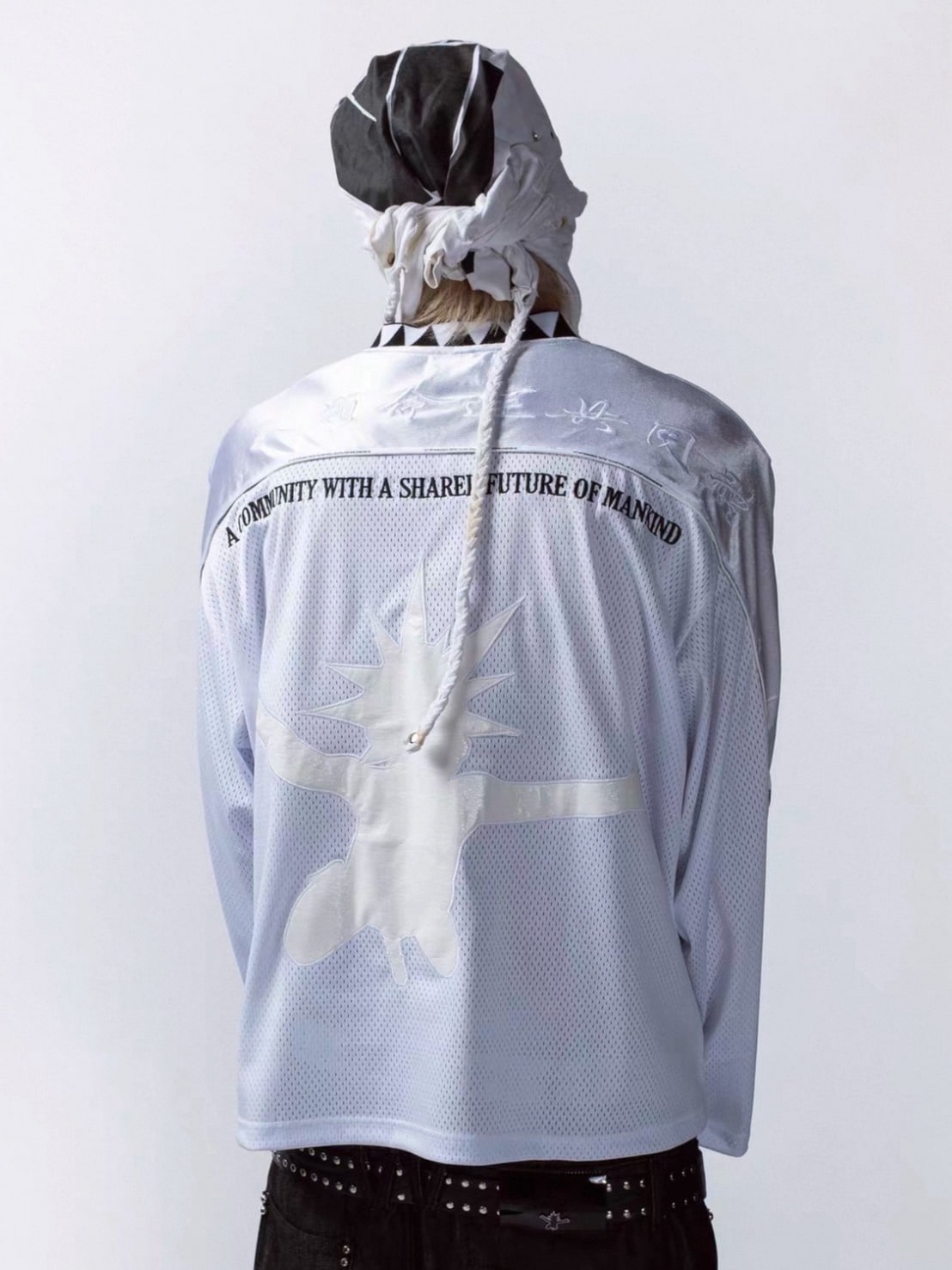 【F.V.V.O】33 Padded Shoulder V-Neck Jersey / 【フリーワールドオーダー(エフヴィーヴィーオー)】ナンバーデザイン長袖Tシャツ