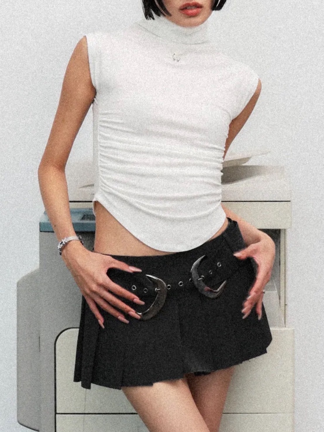 【KAIYA】BELT RAW EDGE PLEATS MINI SKIRT