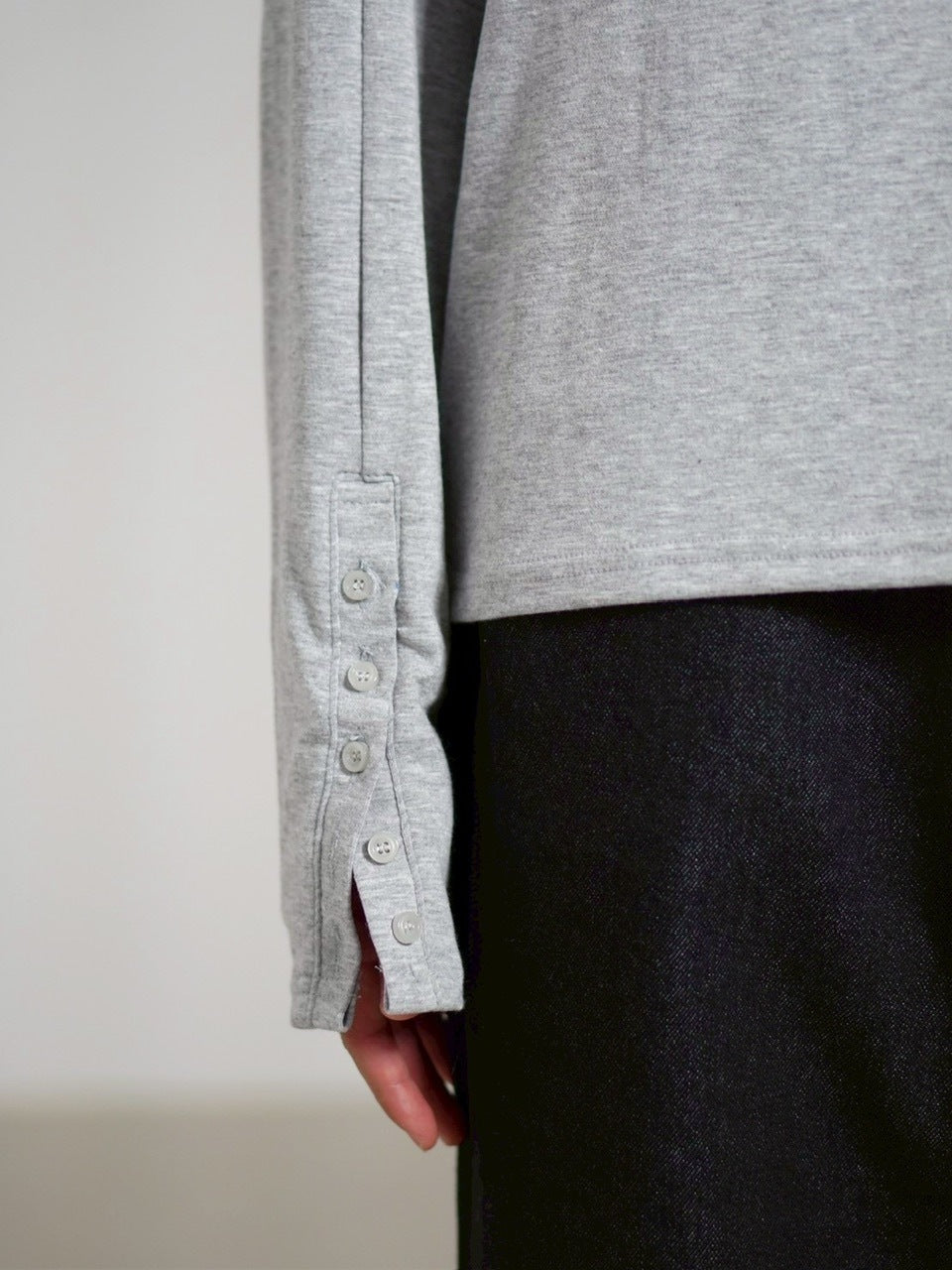 受注制【Chikashitsu +】sleeve button henry neck long sleeve tee / 【チカシツプラス】スリーブボタンヘンリーネック長袖Tシャツ (3color)