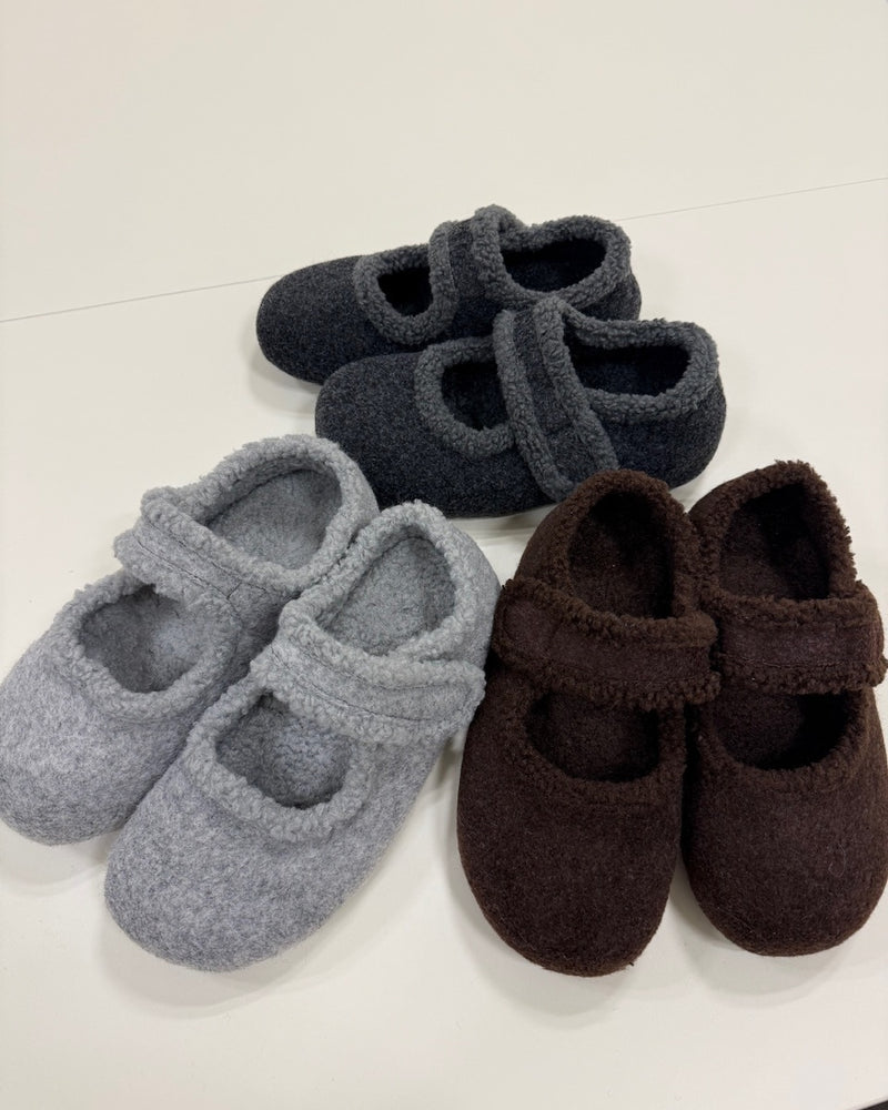 国際配送【Nerd out XU】fur mary jane flat shoes / 【ナードアウトエックスユー】ファーメリージェーンフラットシューズ (3color)