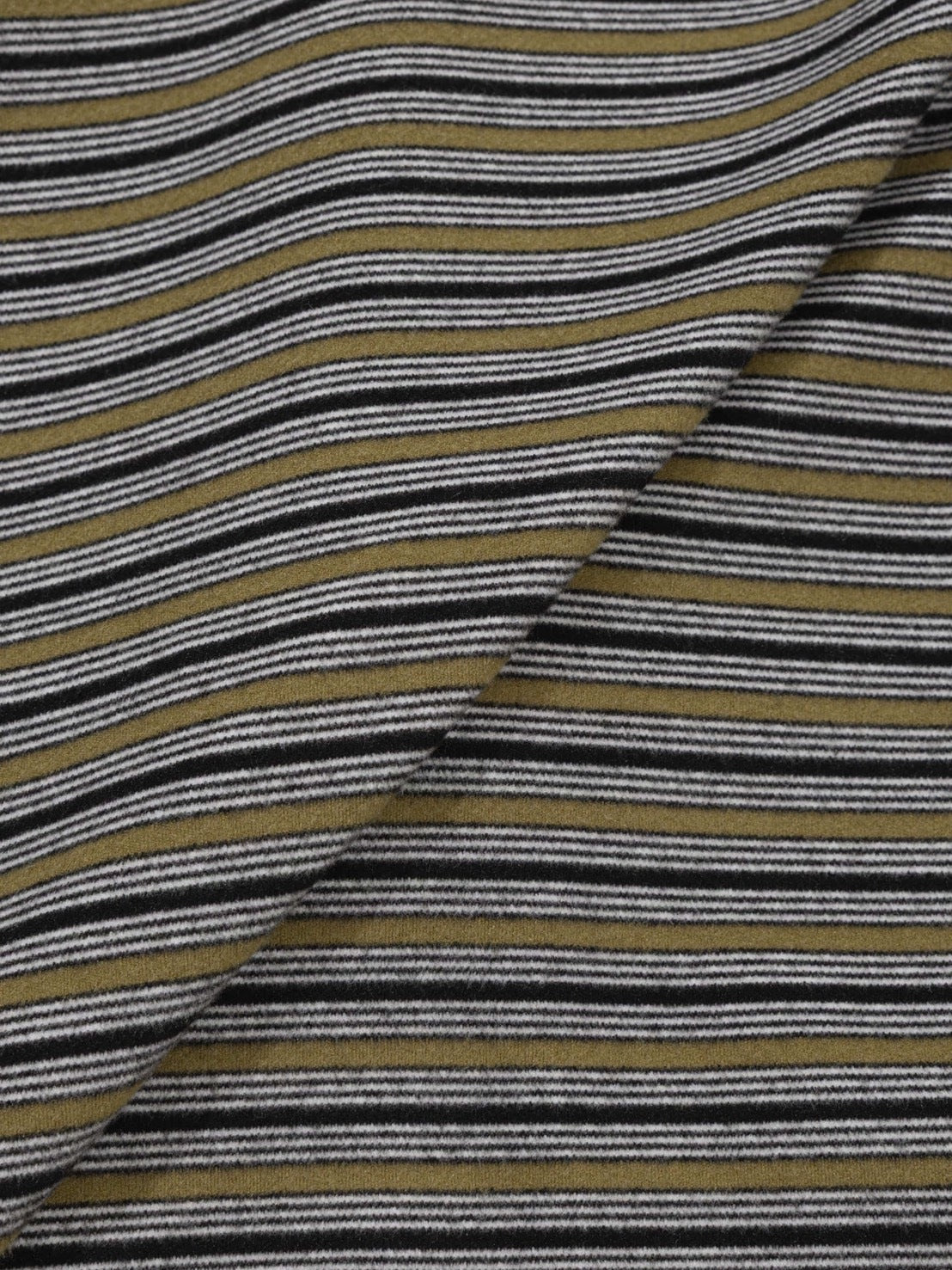 12/21 20:00 発売【Uglyshadow】RABBIT EAR HOOD STRIPE ZIP-UP