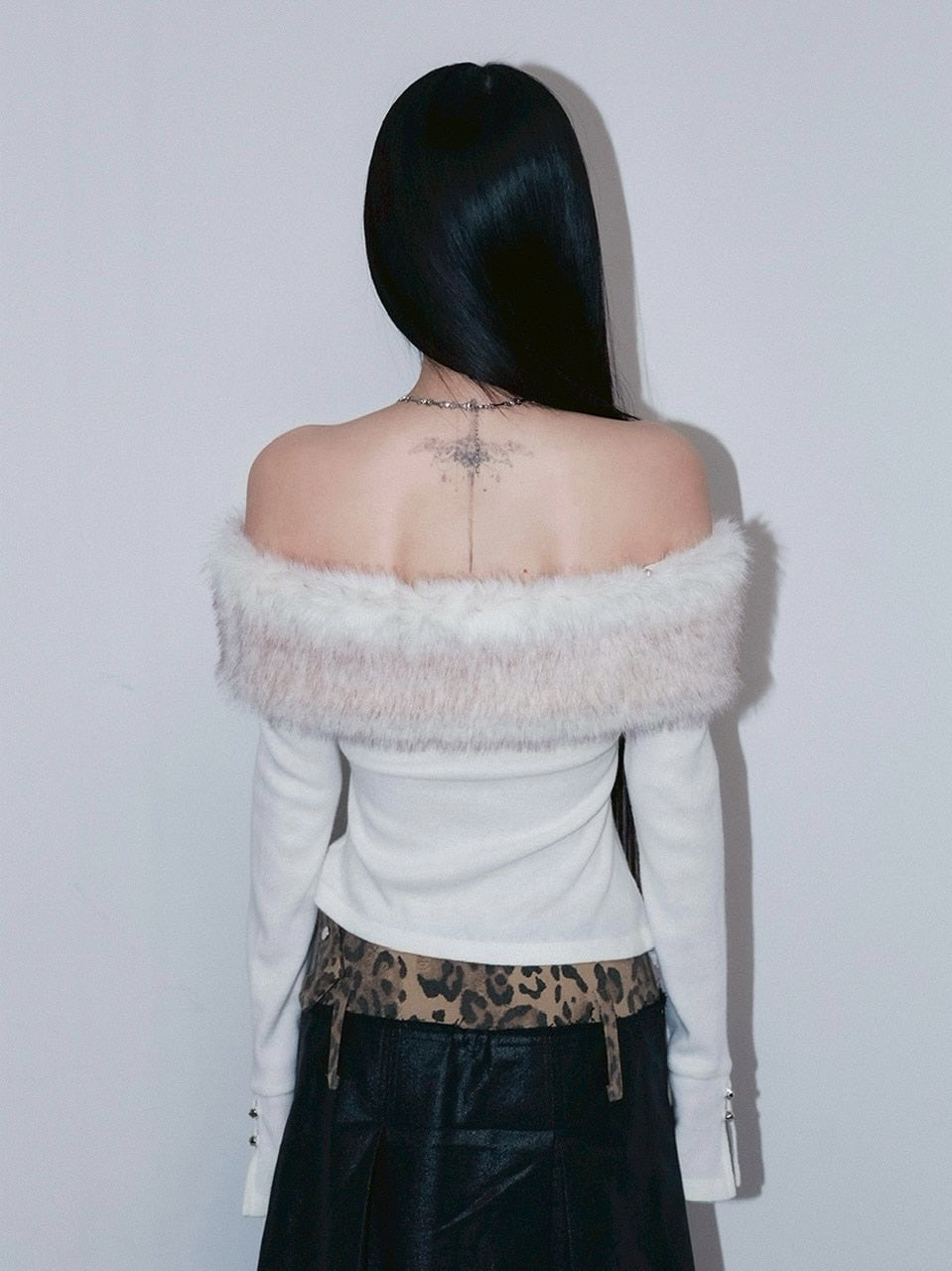 1/2 20:00発売【CHERRYQUIRI】bunny fluff off shoulder top