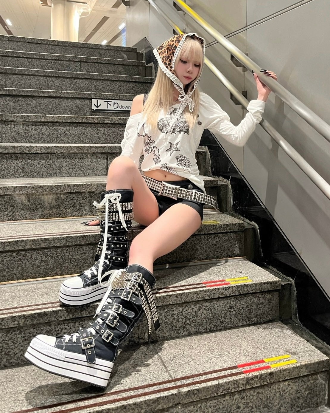 国際配送【BABY09】one-shoulder graffiti tops