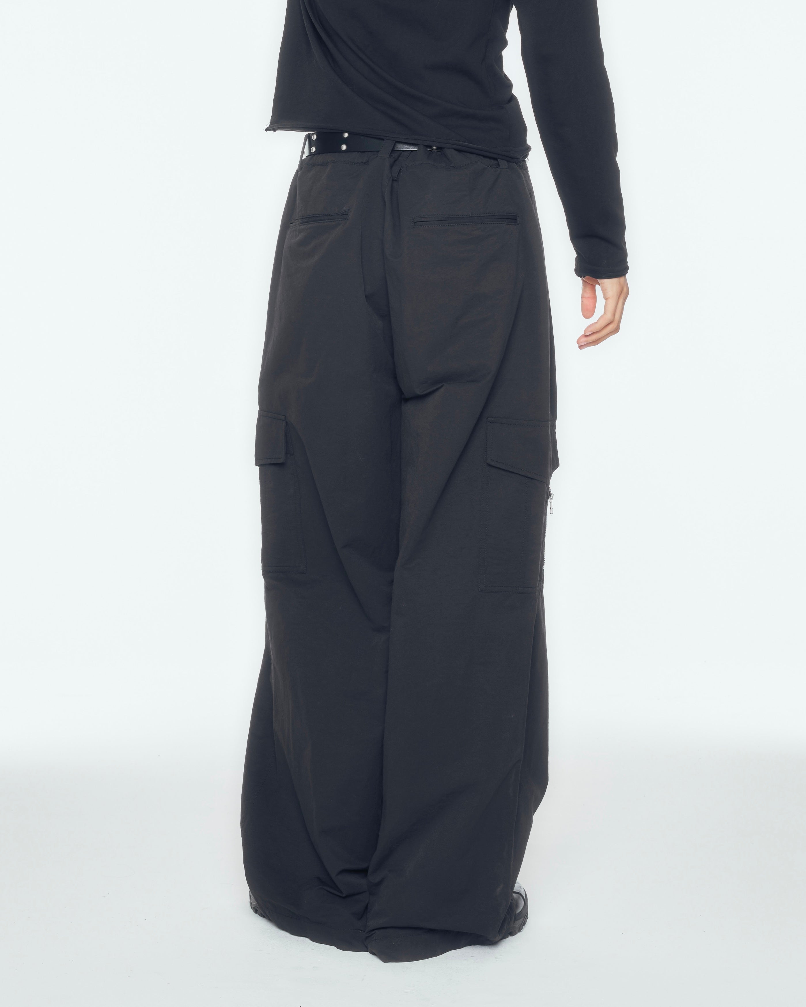 【CS】two tuck nylon cargo trousers