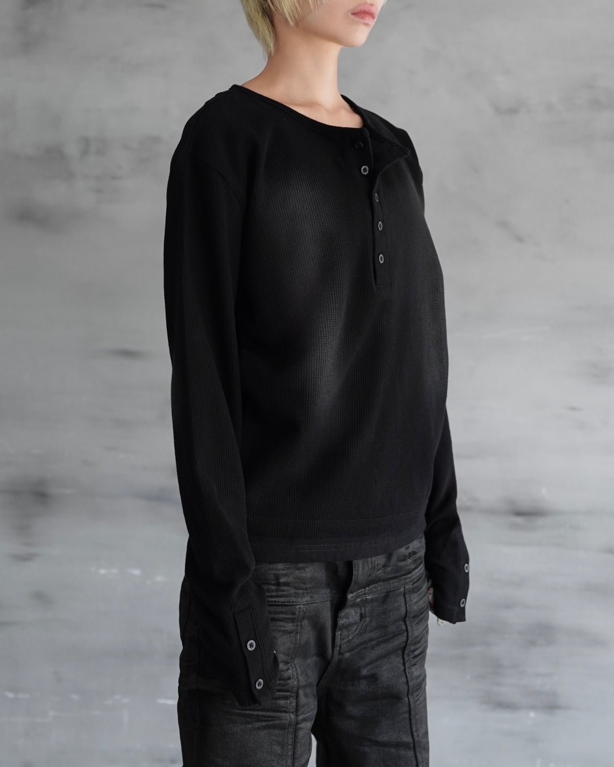 【CHIKASHITSU PLUS HIGH】Rust waffle layered henley neck tee(2color)
