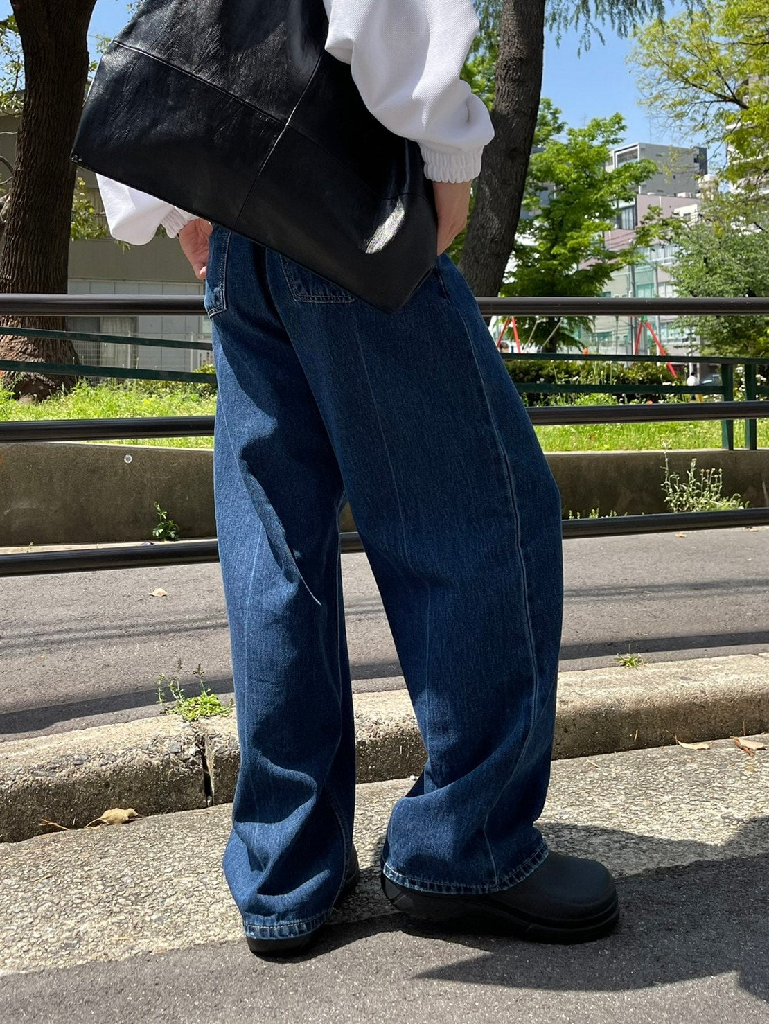 【Chikashitsu +】center breach denim pants (2color)