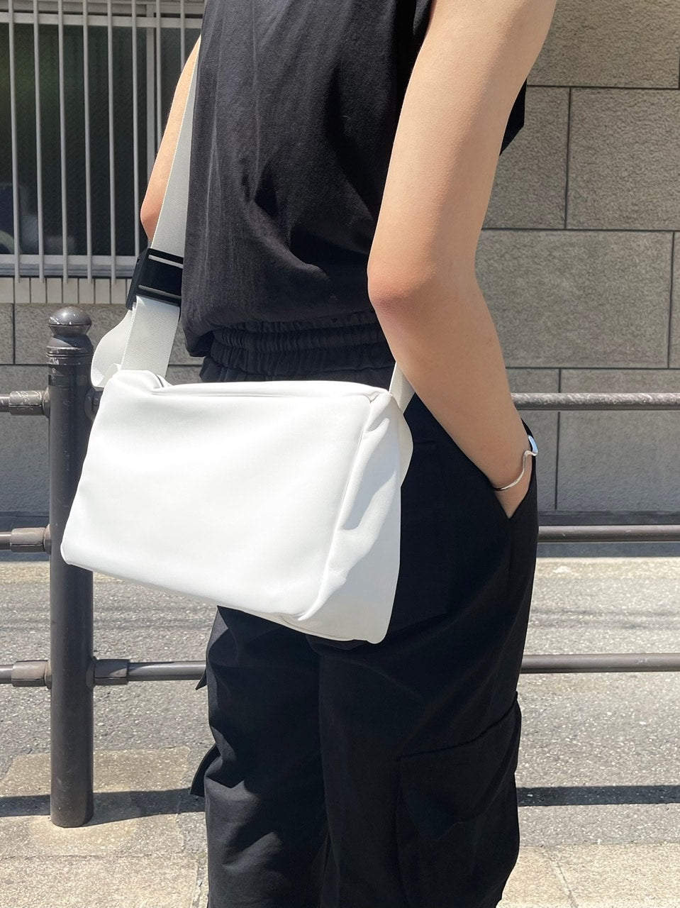 受注制【Chikashitsu +】leather shoulder bag (2color)