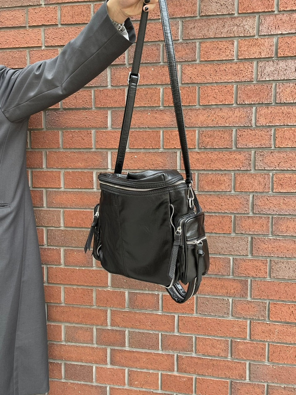 受注制【Chikashitsu +】zip design leather shoulder bag