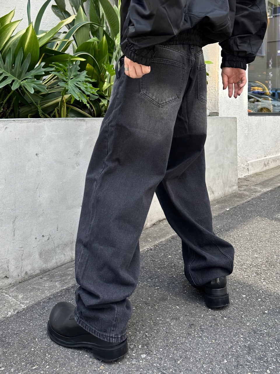 大阪店WEB限定受注制【Chikashitsu +】washing wide denim pants (2color)