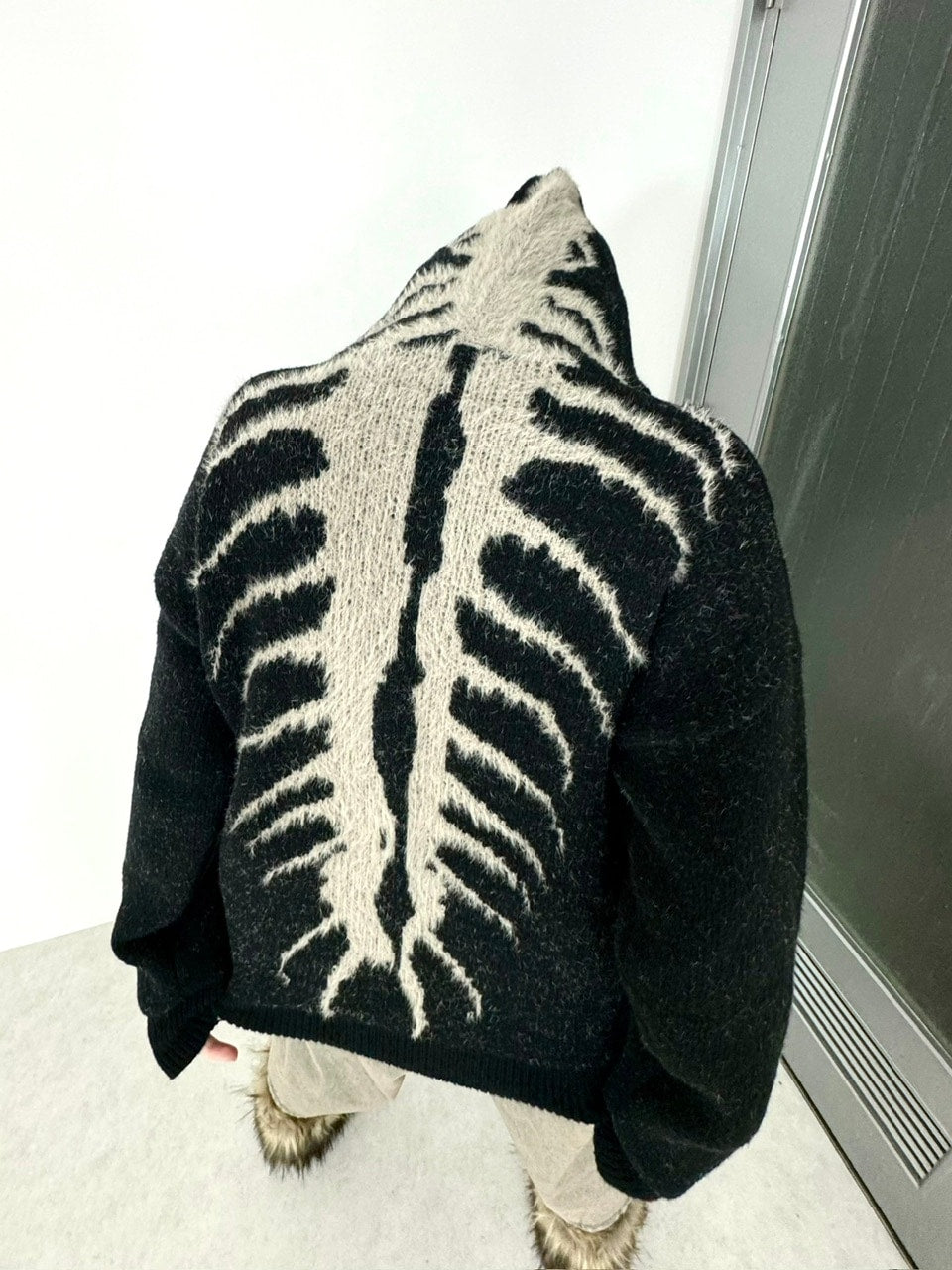 国際配送【Never mind the XU】bone hooded sweater (2color)