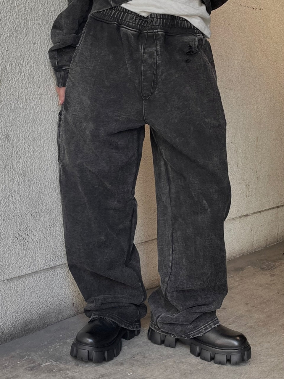 受注制【Chikashitsu +】set up pigment damage carpenter sweat pants