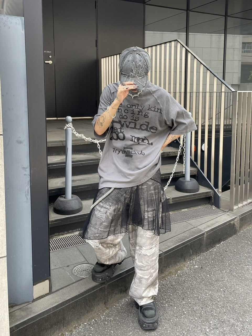 【Never mind the XU】washed design t-shirts (2color)