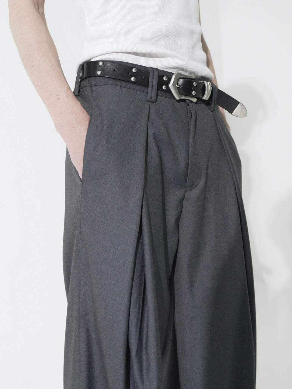 【CS】cross tuck drape slacks (charcoal)