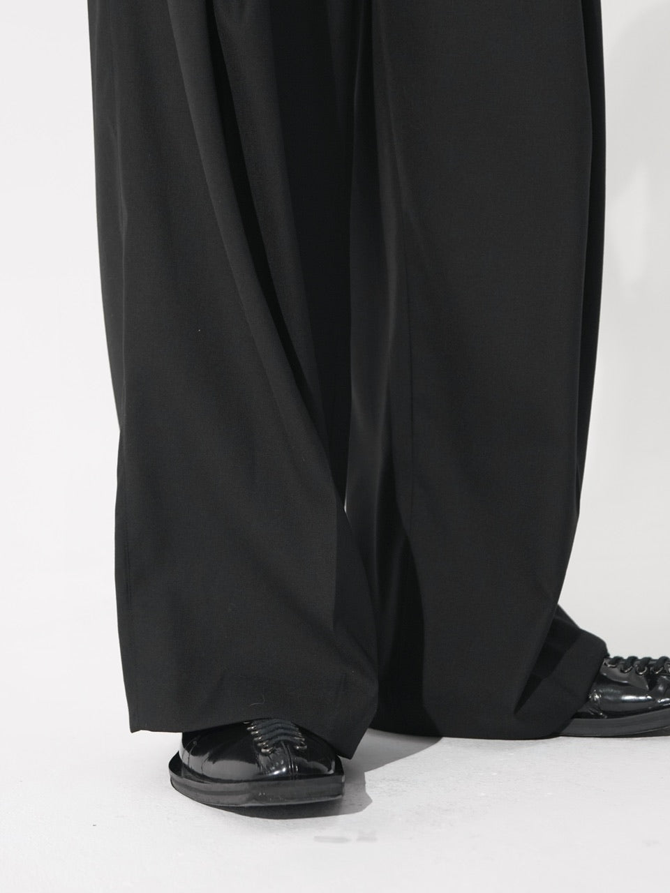 【CS】cross tuck drape slacks (black)