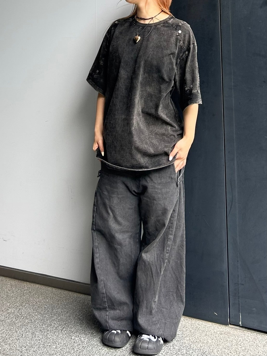 【Chikashitsu +】oversized pigment rivet t-shirt (2color)