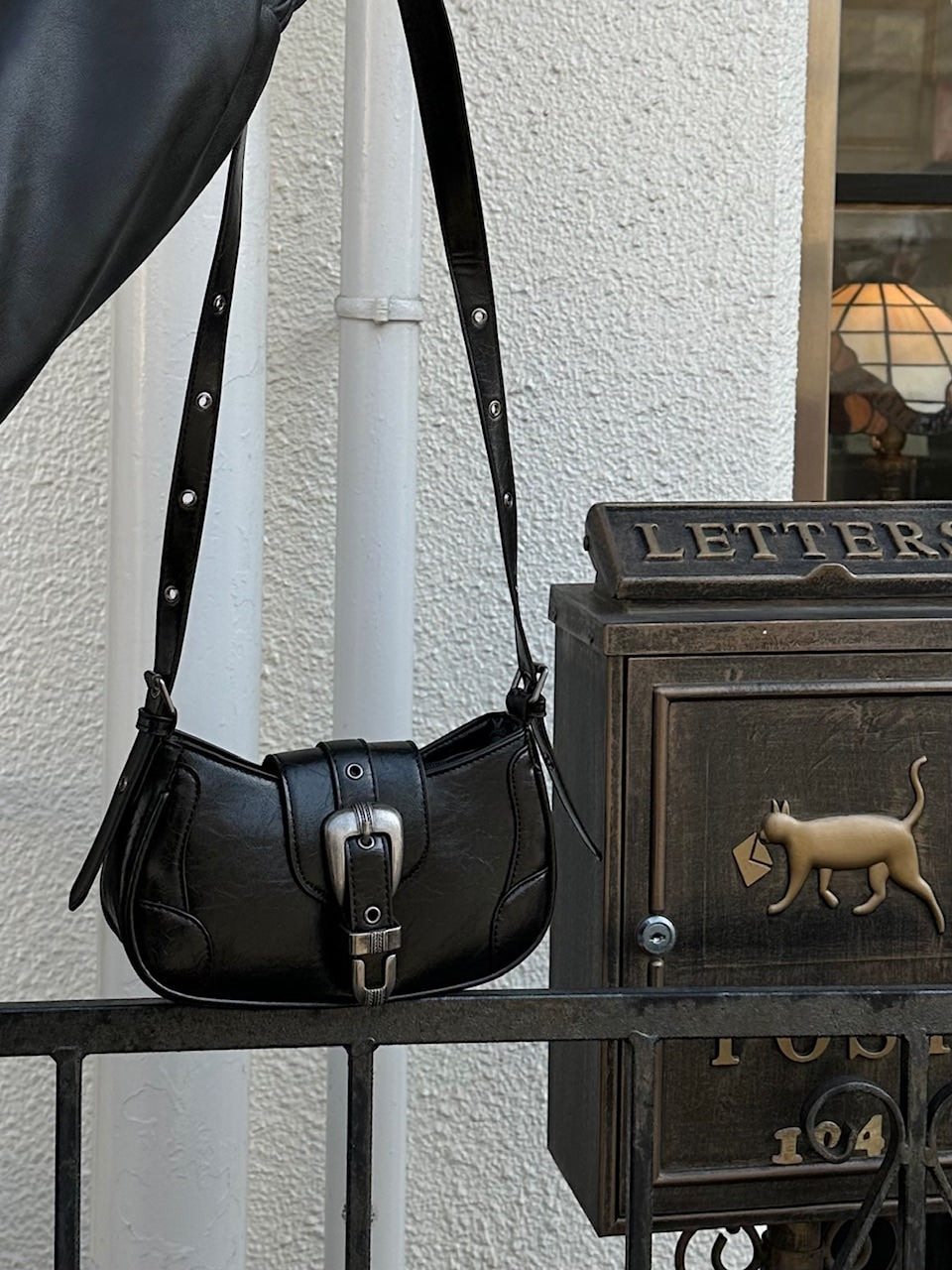 大阪店WEB限定受注制【Chikashitsu +】belt buckle shoulder bag (2color)