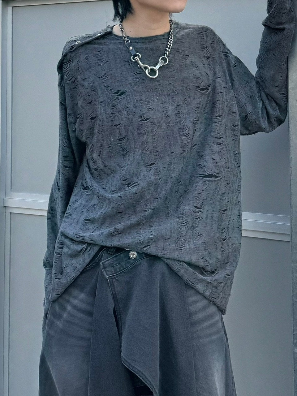 受注制【Chikashitsu +】shoulder button grunge knit (2color)