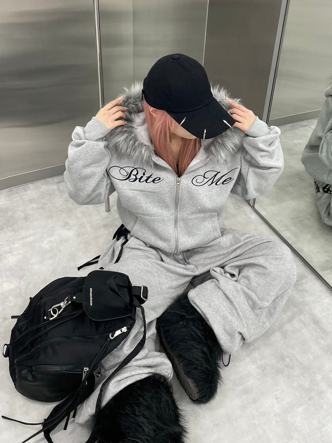 【nmtc +】embroidery fur zip up hoodie (2color)