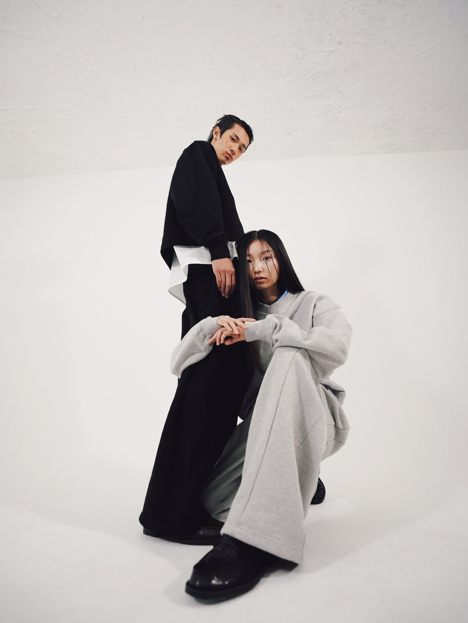 【CS】cropped vneck sweat shirt (black)