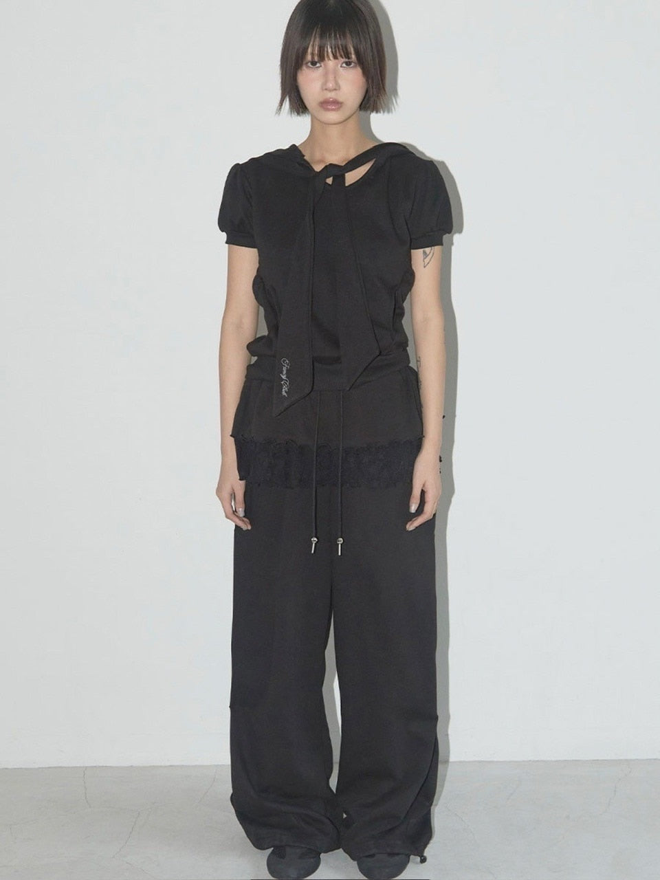 【FANCY CLUB】PUFF ROUND SCARF HOODIE / 【ファンシークラブ】パフスリーブラウンドネックスカーフショートパーカー