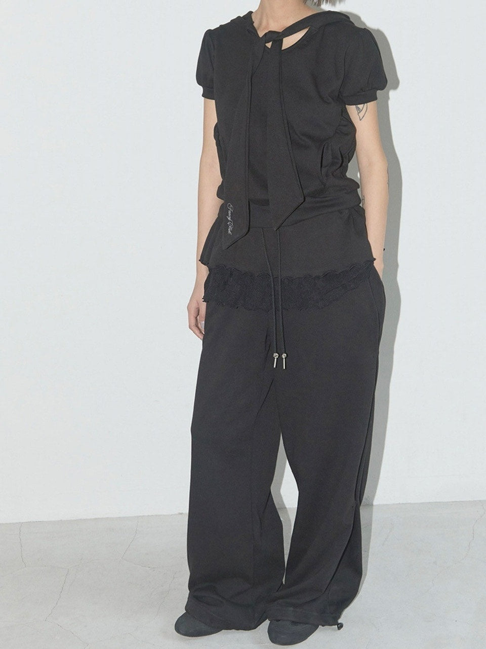【FANCY CLUB】FRILL LACE BUTTON SWEATPANTS / 【ファンシークラブ】フリルレースレイヤードボタンスウェットパンツ