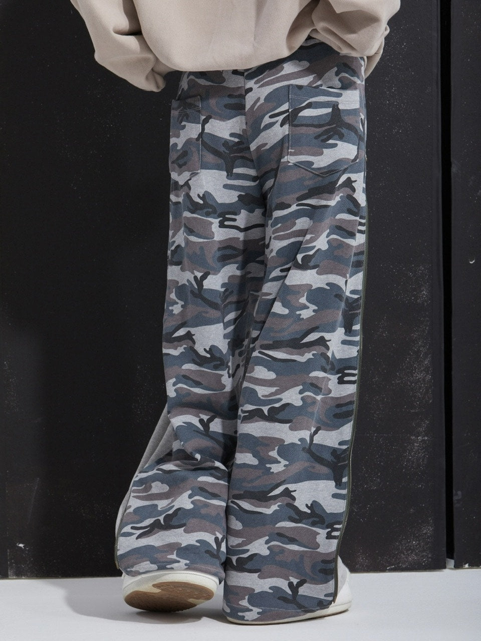 【GATELESS】SIDE ZIP CAMOUFLAGE SWEAT PANTS