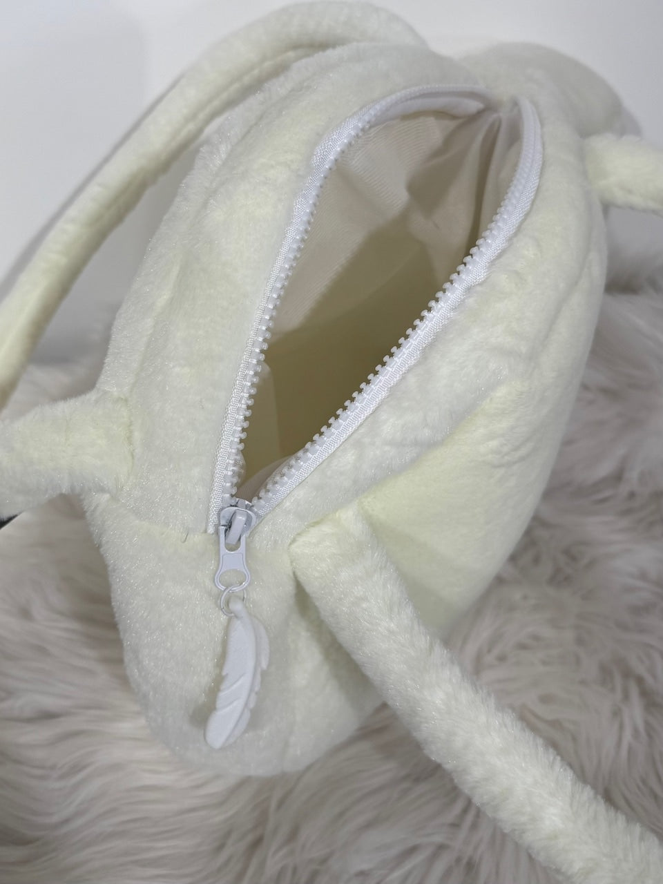 国際配送【Nerd out XU】fur angel bag