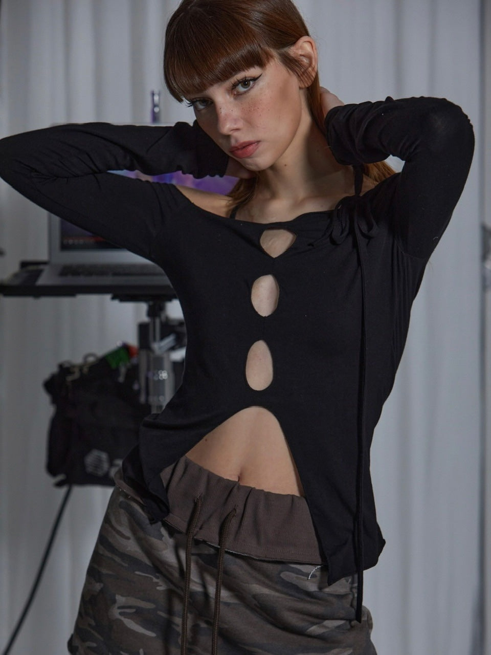 【GATELESS】POINT HOLE ONE SHOULDER T-SHIRT