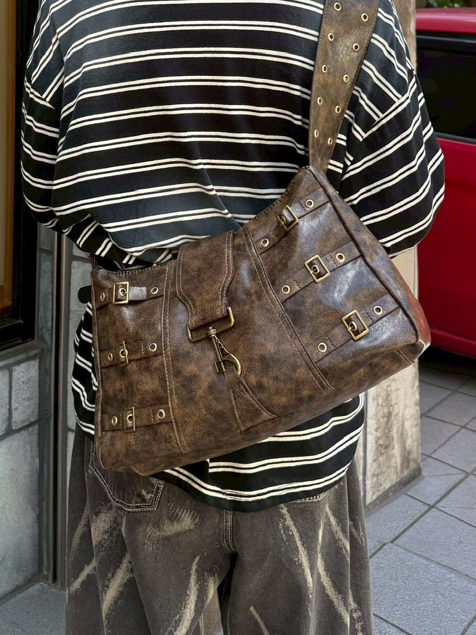 受注制【Chikashitsu +】antique leather buckle shoulder bag / 【チカシツプラス】アンティークレザーバックルショルダーバッグ