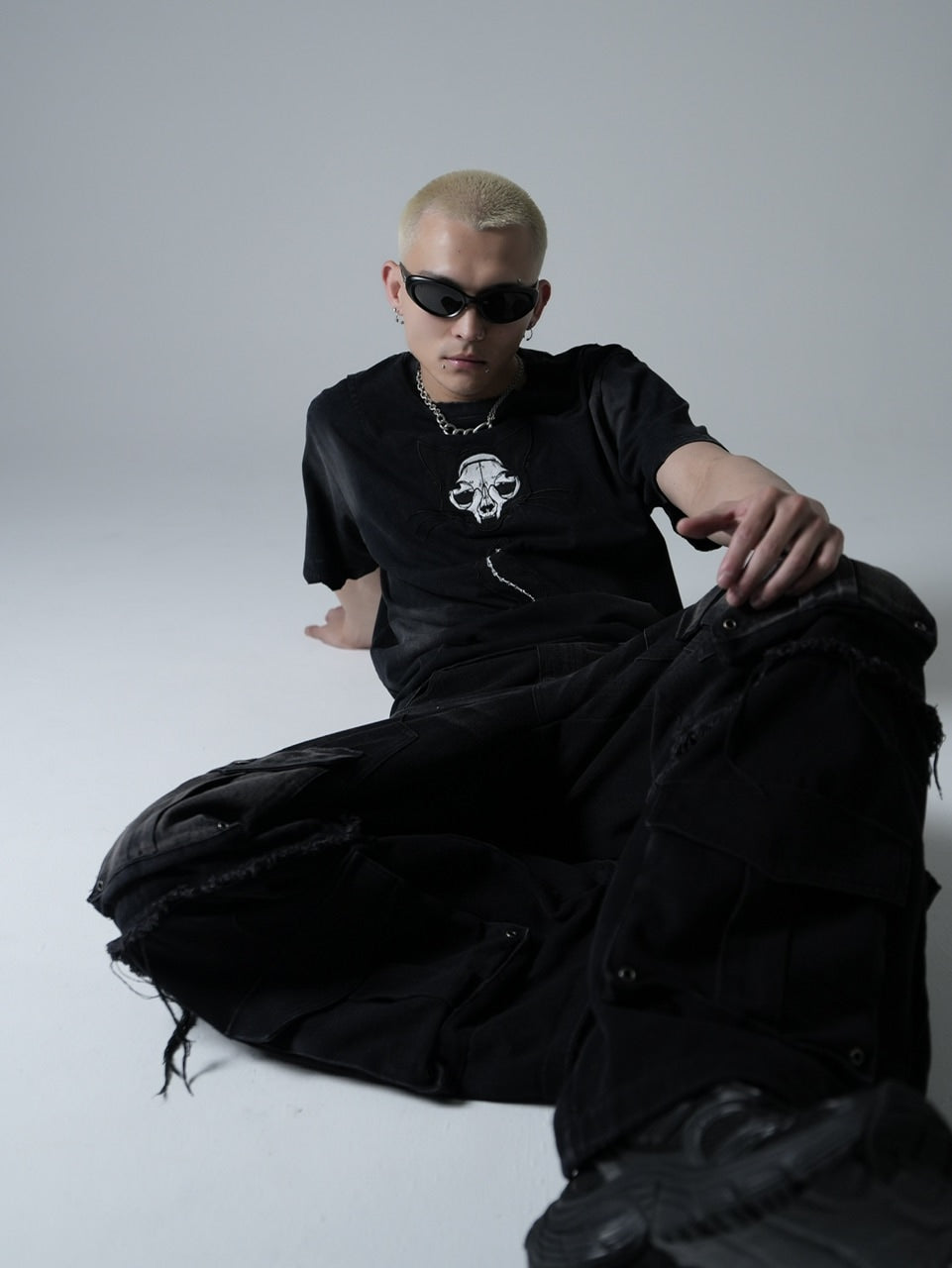 【CHIKASHITSU PLUS HIGH】Destroy skull cat T-shirt (black)