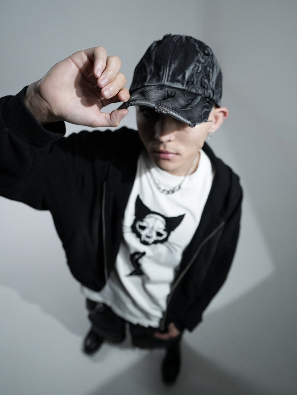 【CHIKASHITSU PLUS HIGH】Destroy skull cat T-shirt (white)