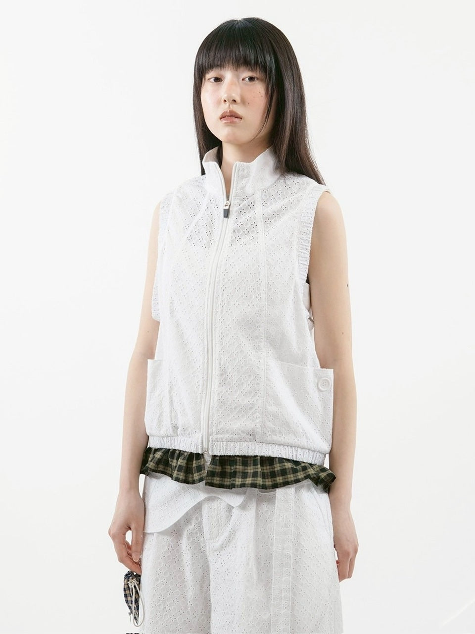 【TUOMIO】EYELET FRILL VEST / 【トゥオミオ】アイレットフリルベスト