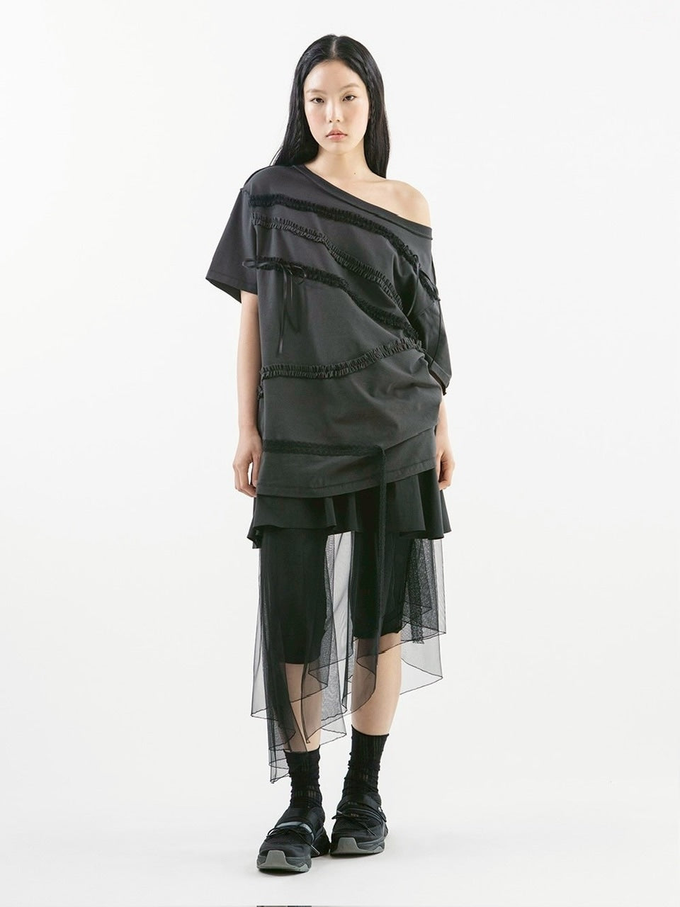 【TUOMIO】LACE STRAP OVERSIZED T-SHIRT / 【トゥオミオ】レースストラップオーバーサイズ半袖Tシャツ