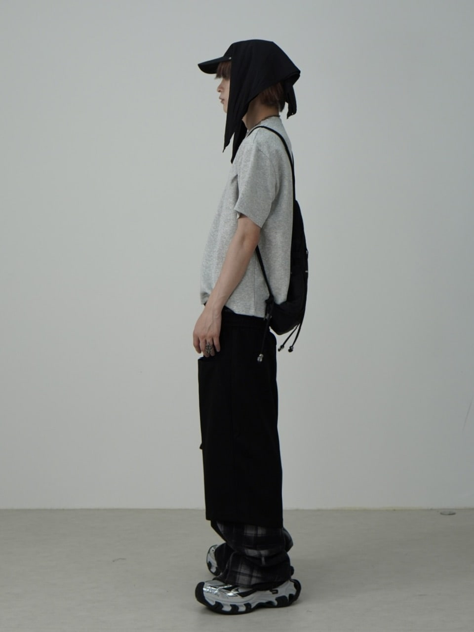 国際配送【Nerd out XU】lightning pattern tee (3color) / 【ナードアウトエックスユー】メタリックロゴ半袖Tシャツ