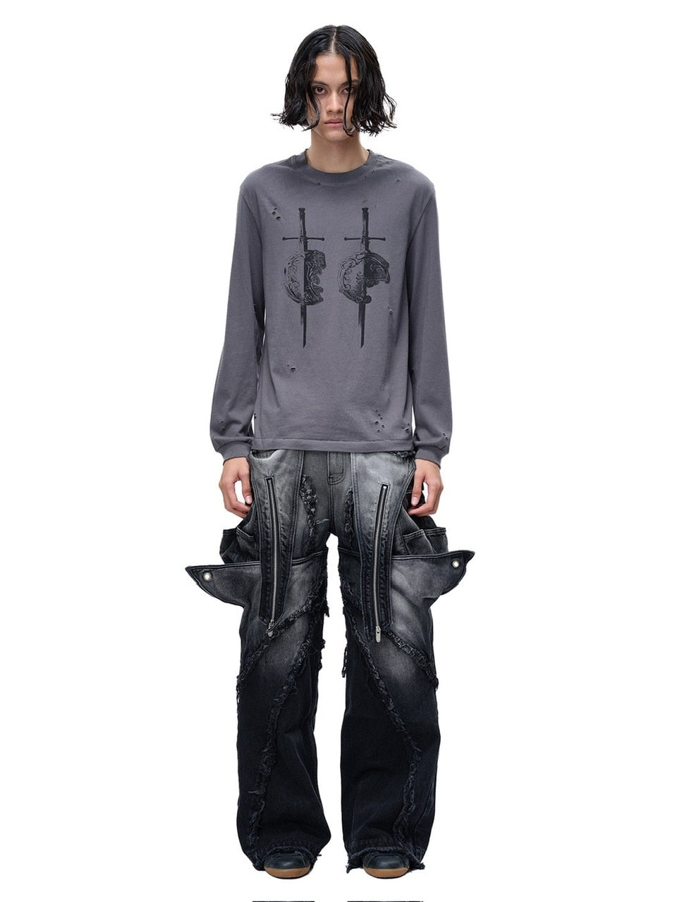 【The Boy Has No Patience】LUMINOUS DAWN SWORD & SHIELD TEE / 【ザボーイハズノーペーシェンス】ソードデザイングラフィックロゴダメージ長袖Tシャツ