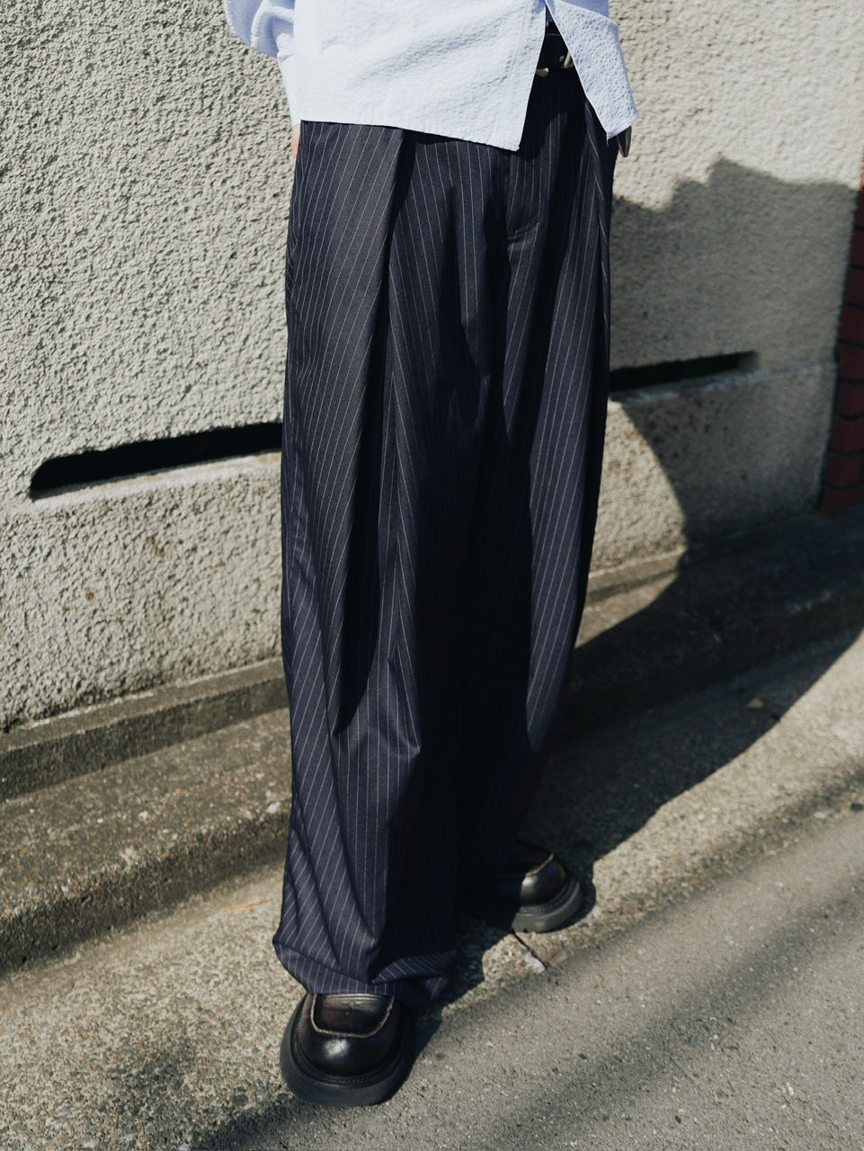 【CS】stripe cross tuck drape slacks (navy)