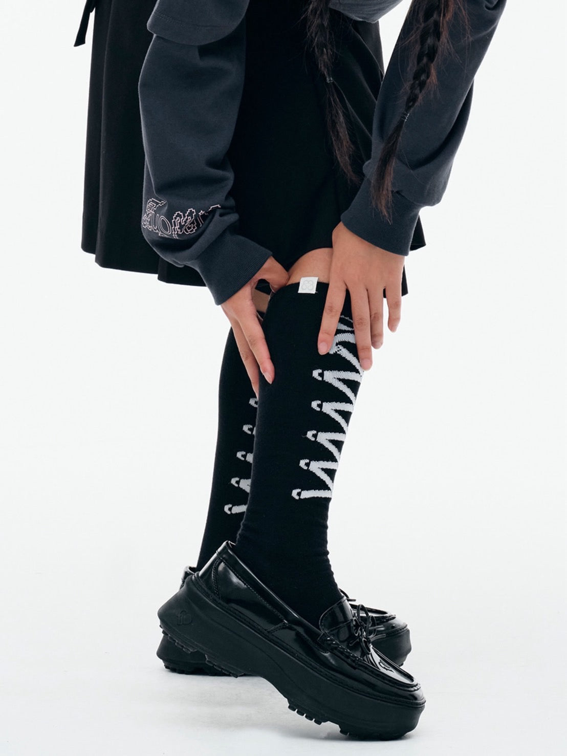 【TUOMIO】RIBBON GRAPHIC KNEE SOCKS / 【トゥオミオ】リボングラフィックニーソックス